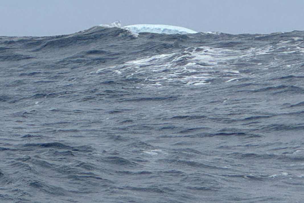 An iceberg, taken from on board the "MS Amlin".