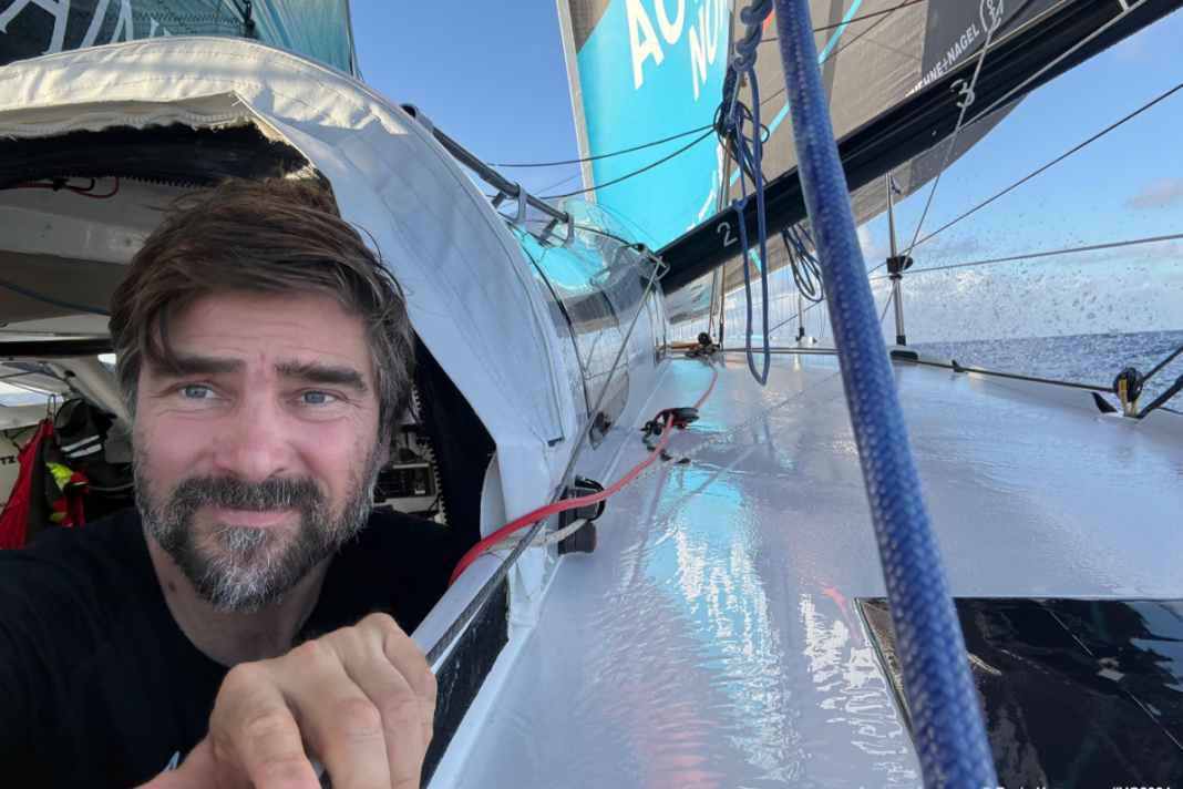 Boris Herrmann en bonne humeur au large de la côte atlantique du Brésil.