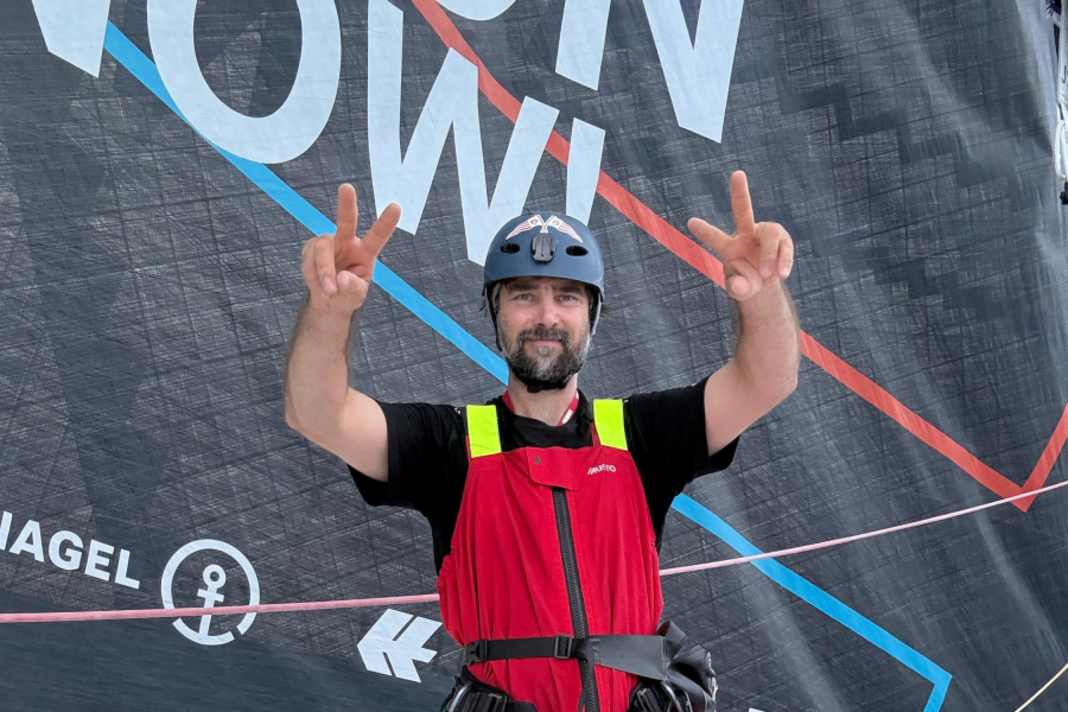 Boris Herrmann proud after conquering his fear of heights and mastering the repair in the mast.