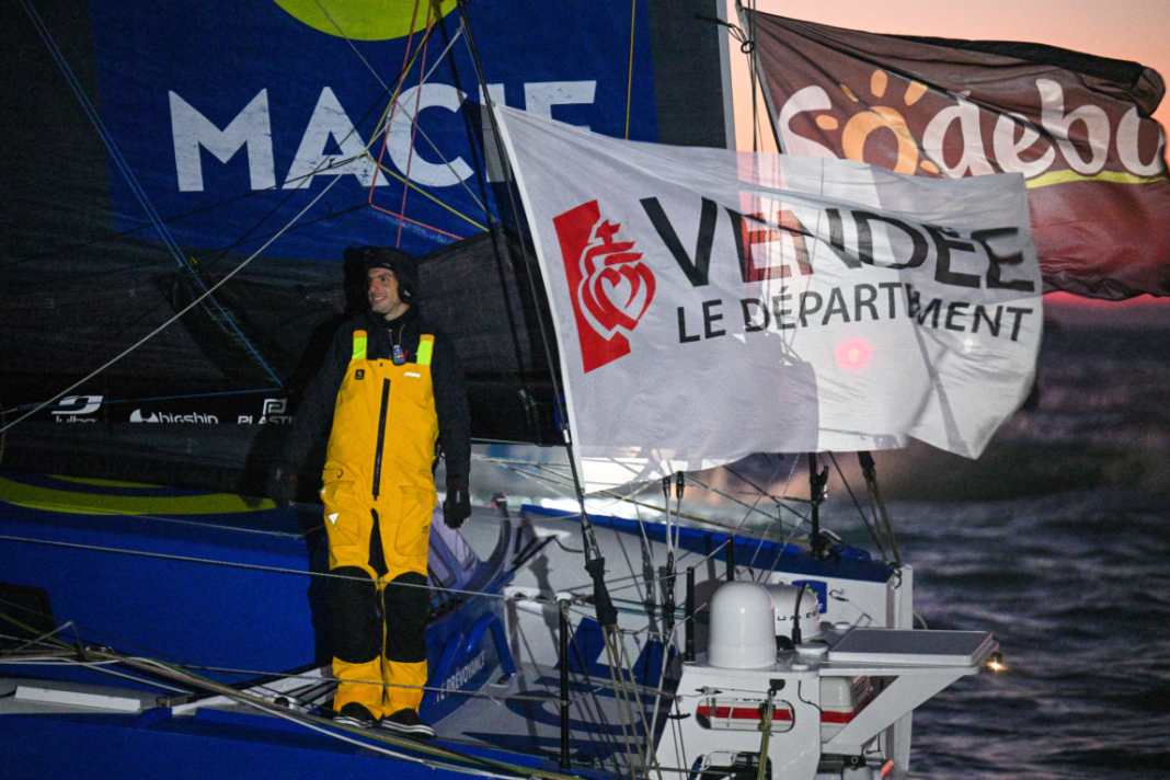Ecco che ce l'ha fatta: Charlie Dalin è il vincitore della decima Vendée Globe e ha realizzato i suoi sogni e il suo lavoro.