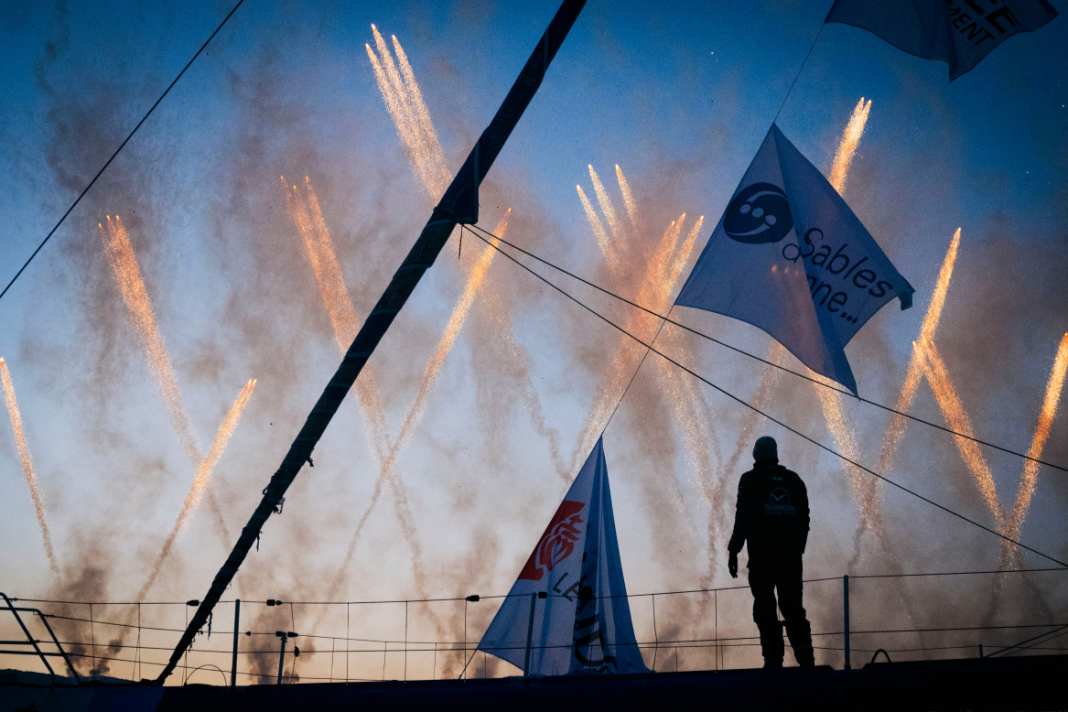 So erlebte der Vendée-Globe-Dritte Seb Simon seine Heimkehr nach dem erfolgreichen Rennen. Das ganz große Feuerwerk steigt am 10. Mai bei der Schlussfeier.