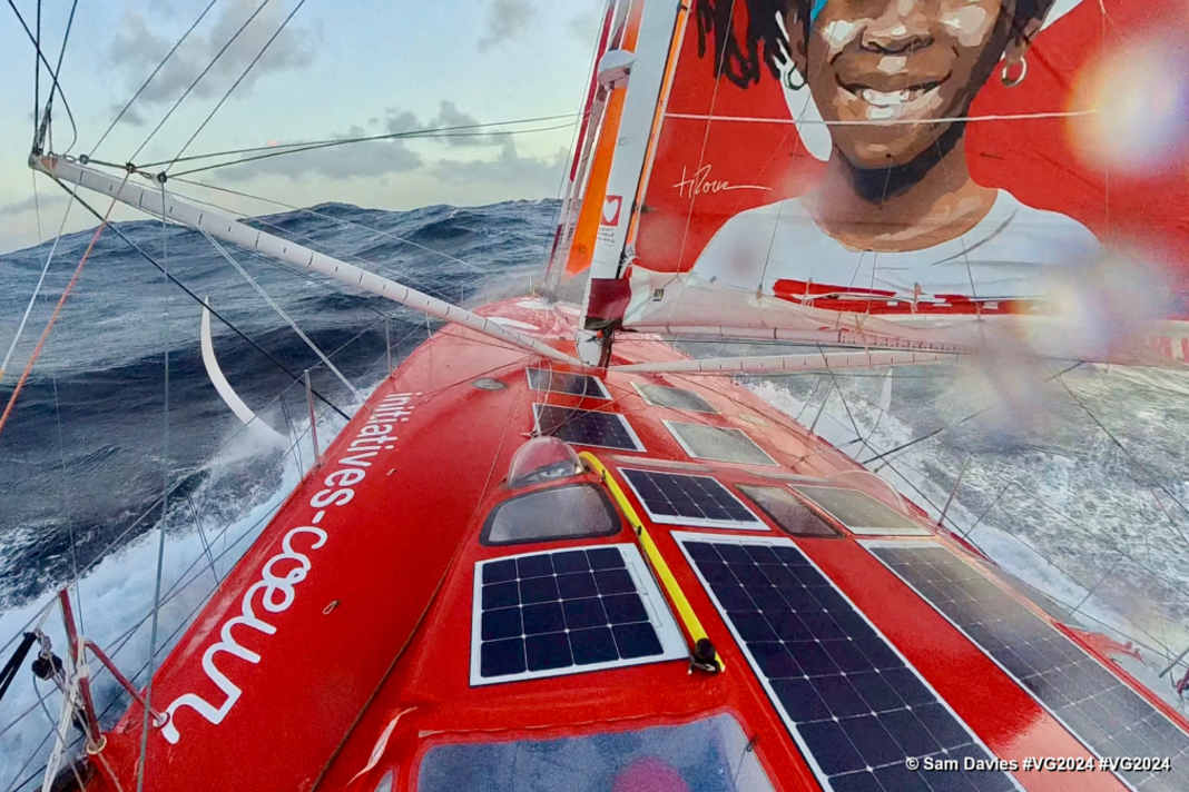 "Initiatives - Cœur" on course for the finish: Samantha Davies headed for Les Sables-d'Olonne in thirteenth place on Wednesday afternoon.