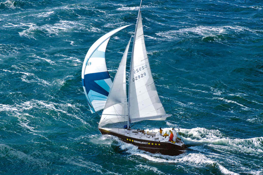 Forte: "Düsselboot" con molto vento sul traverso. Debole: il sottile rig 7/8 si è rotto più volte.