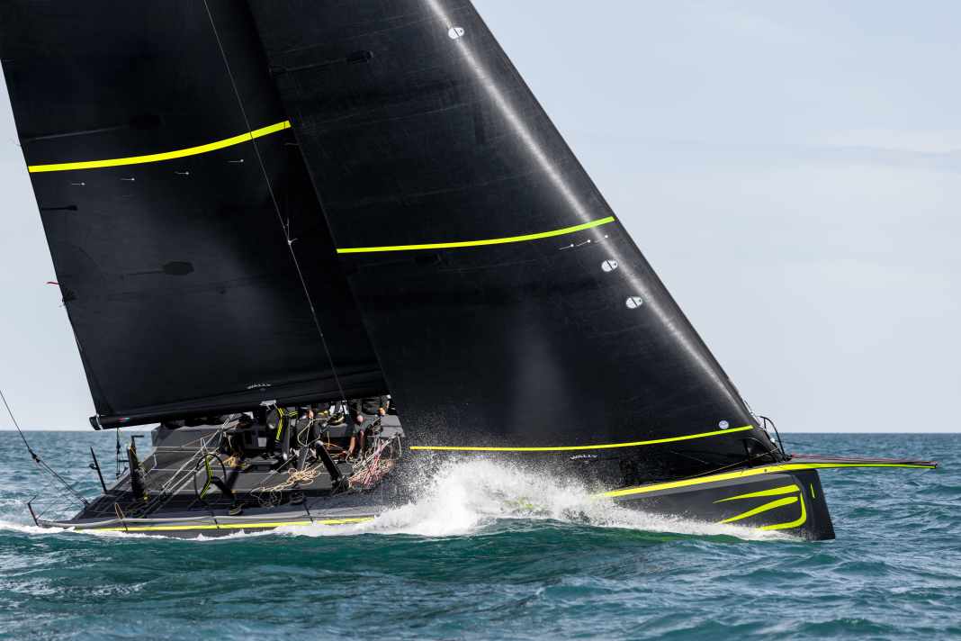 Die gelbe Farbe ist einmalig. Jede Baunummer erhält eine andere. Ansonsten bleibt sie mattschwarz.