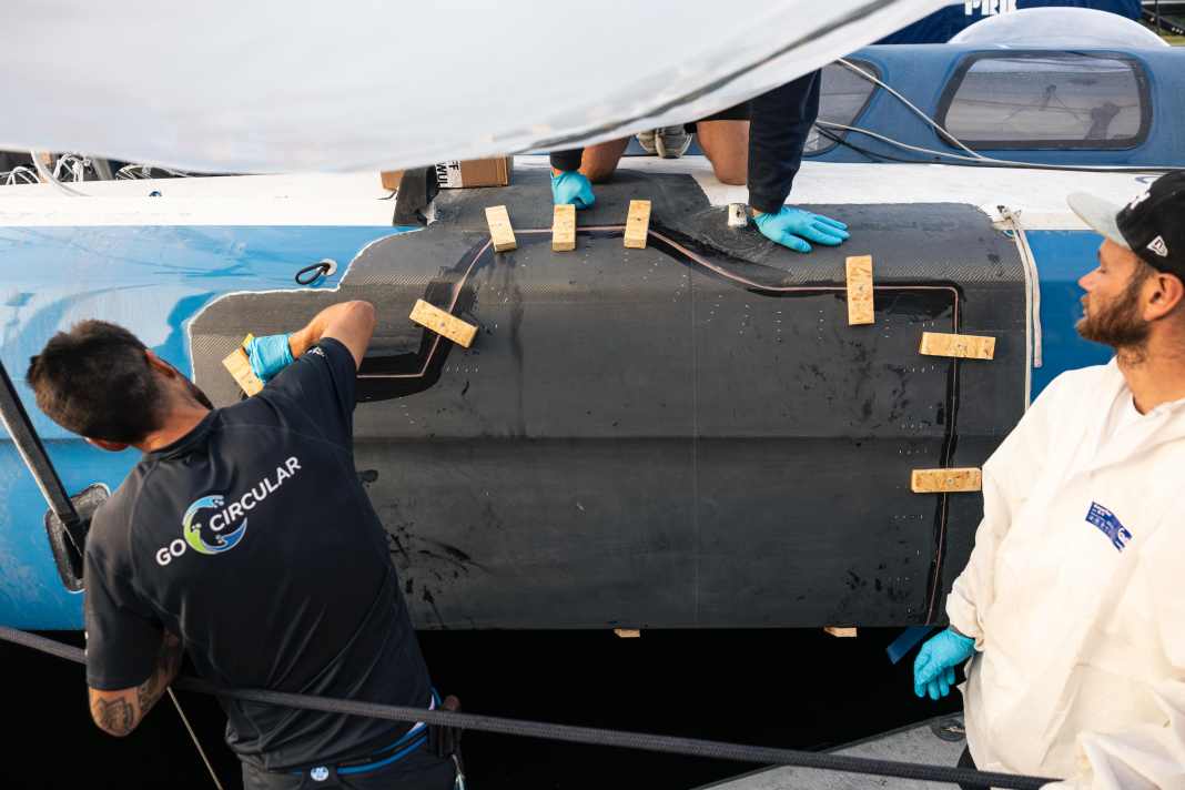 Il pezzo di ricambio viene inserito nell'area di riparazione.