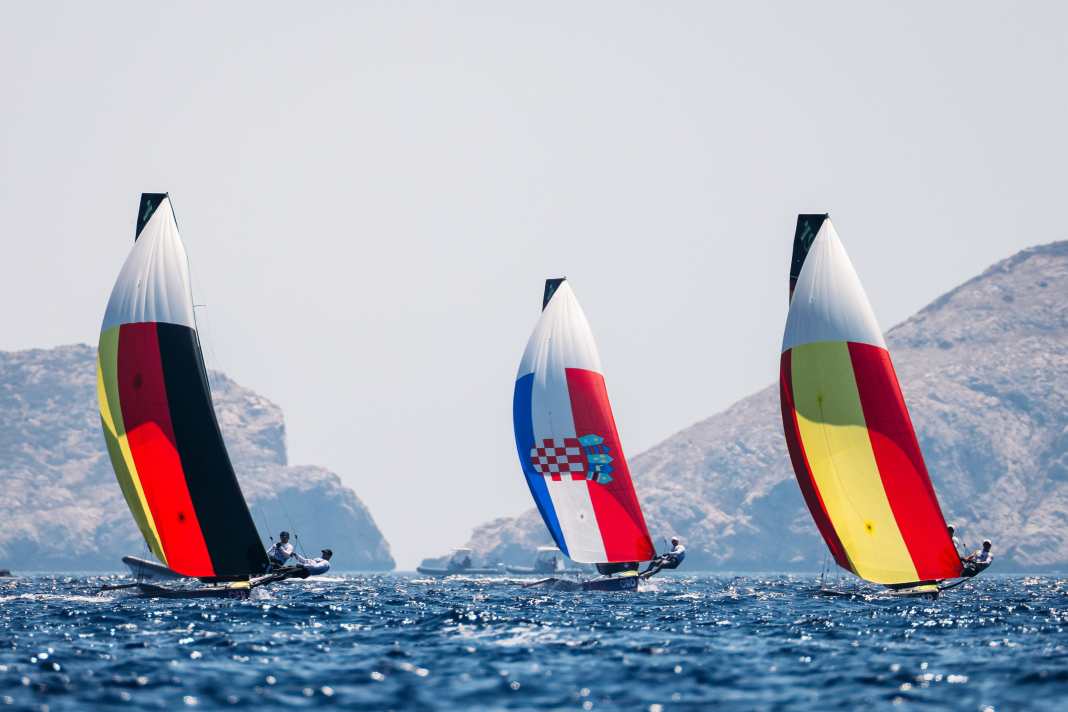 Schöne Skiff-Lichtspiele in der Bucht von Marseille