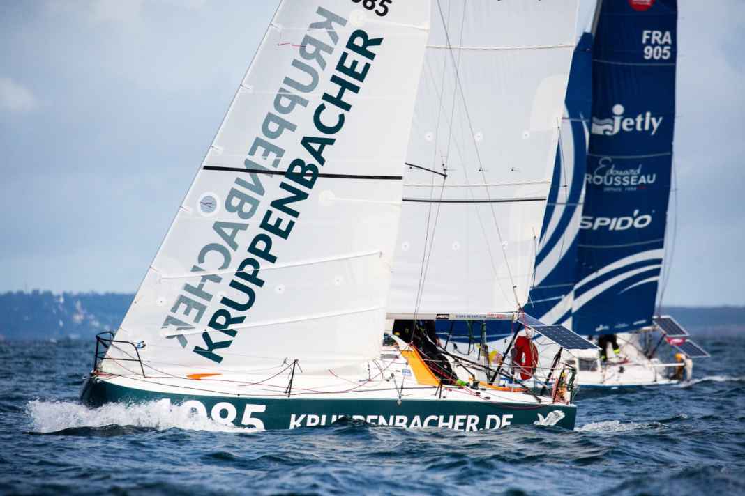 Hendrik Lenz naviga con "Monoka" in rotta verso il Mini-Transat 2025.
