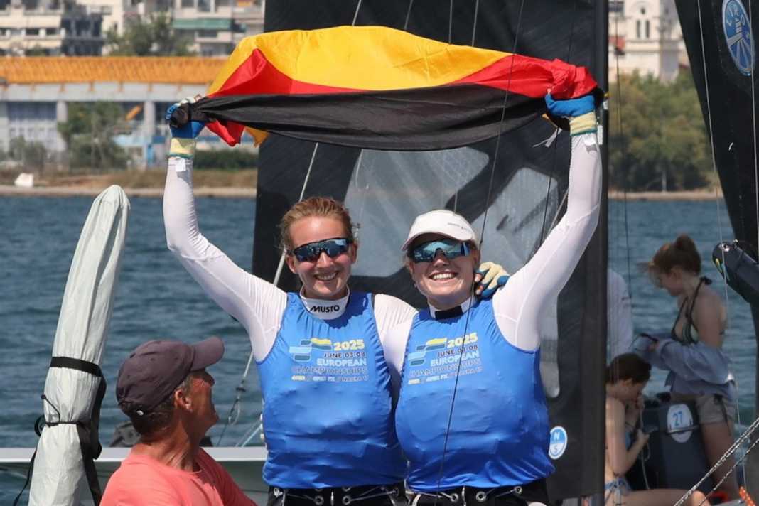 Marla Bergmann und Hanna Wille feiern ihren EM-Titel.