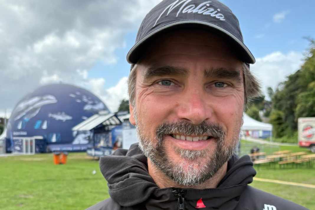 Boris Herrmann am Eröffnungstag im Ocean Live Park in Kiel.