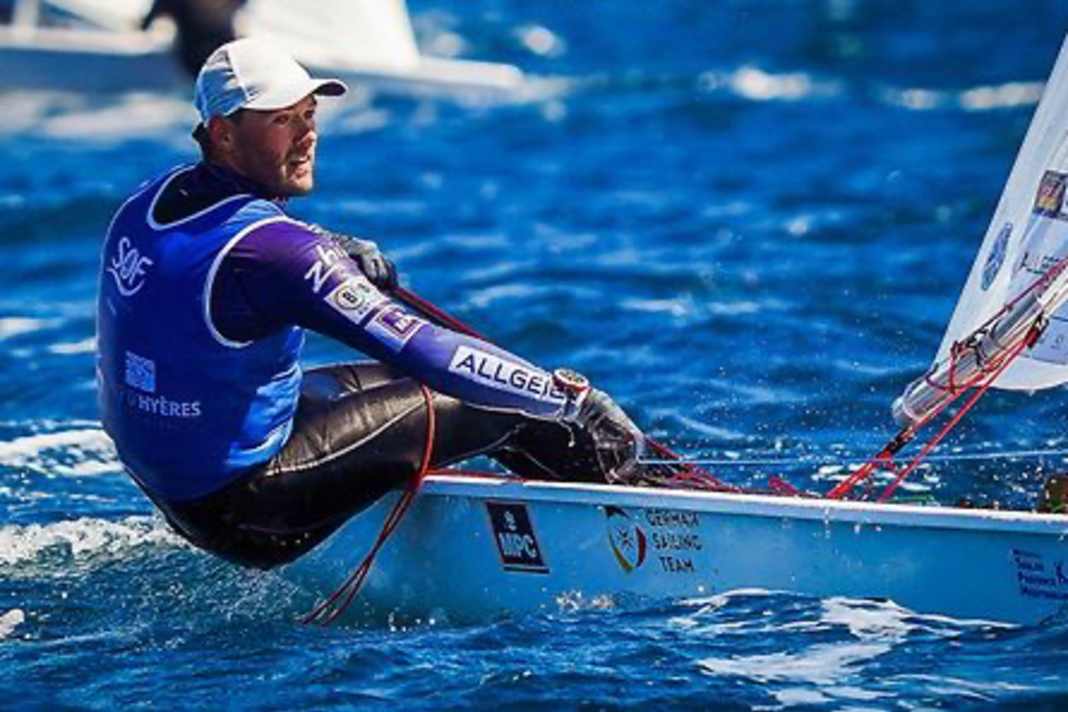 Philipp Buhl erkämpfte als bester GER-Steuermann vor Hyères Platz vier im Ilca 7.