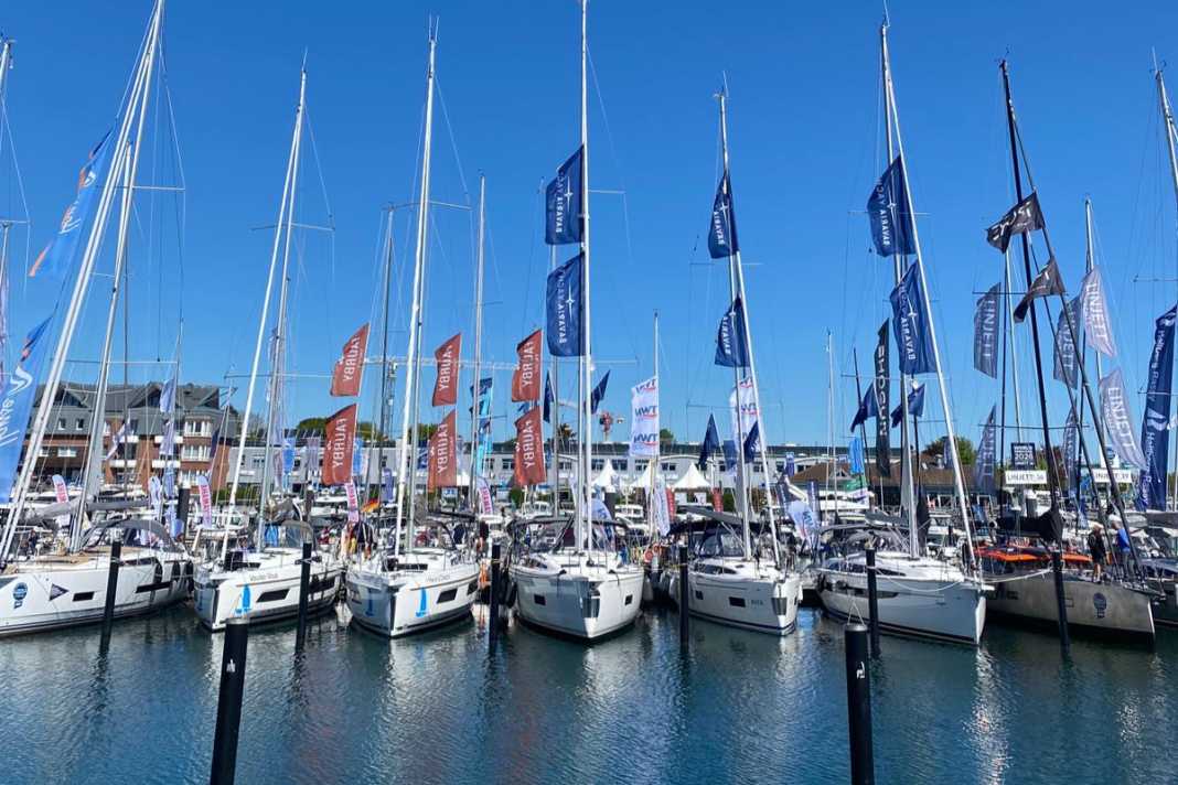 Around 170 exhibitors present their boats on the jetties of Ancora Marina, Germany's largest in-water trade fair.