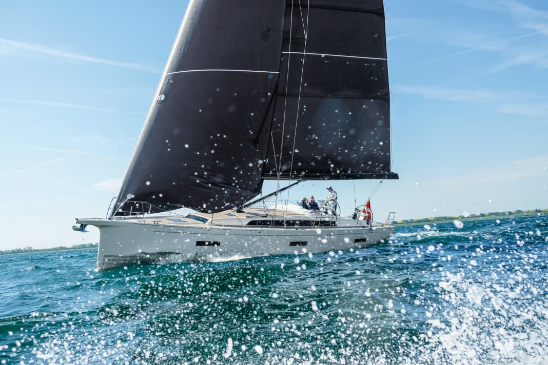 Les fenêtres de la coque du nouveau X 4.3 sont plus harmonieuses, l'étambot est plus élégamment galbé