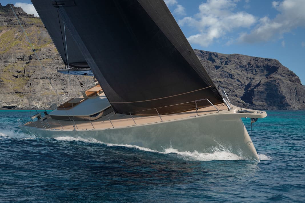 Powerful propulsion. Large self-tacking jib as standard, smooth hull shape by Javier Jaudenes