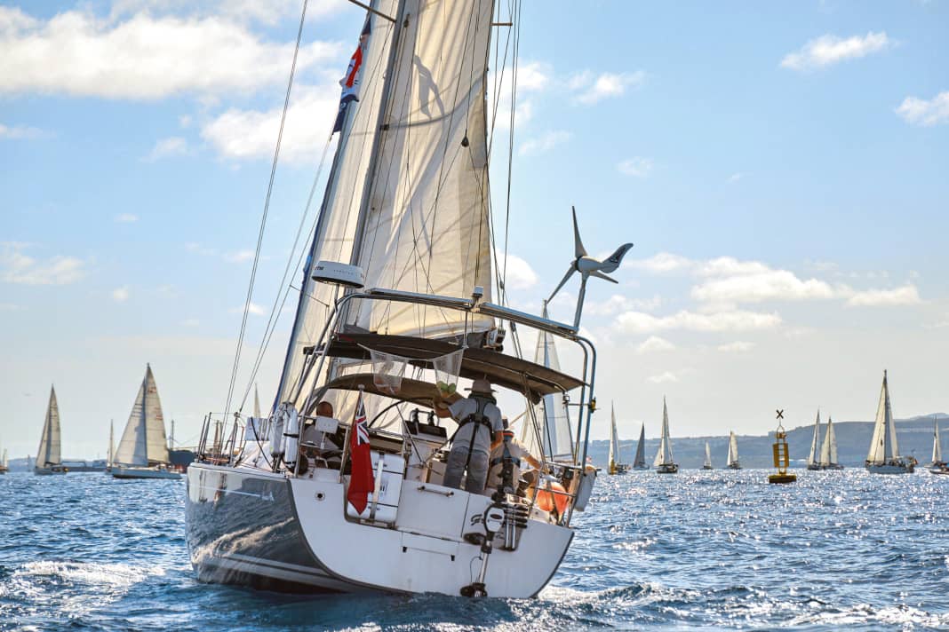 Die Hanse 370 "Griselda" beim Start zum langen Törn über den Atlantik