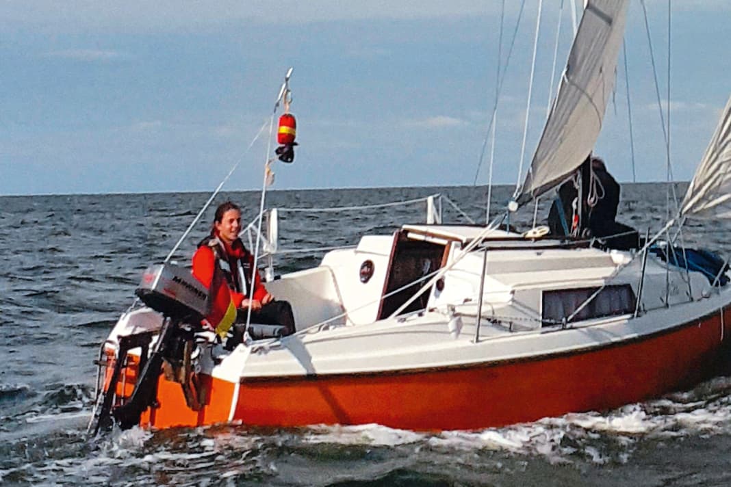 Das Boot: Die Neptun 20 aus dem Baujahr 1975 hat der junge Eigner im Herbst 2020 für 4000 Euro samt Trailer gekauft und in einem umfangreichen Refit auf seine Segelauszeit vorbereitet