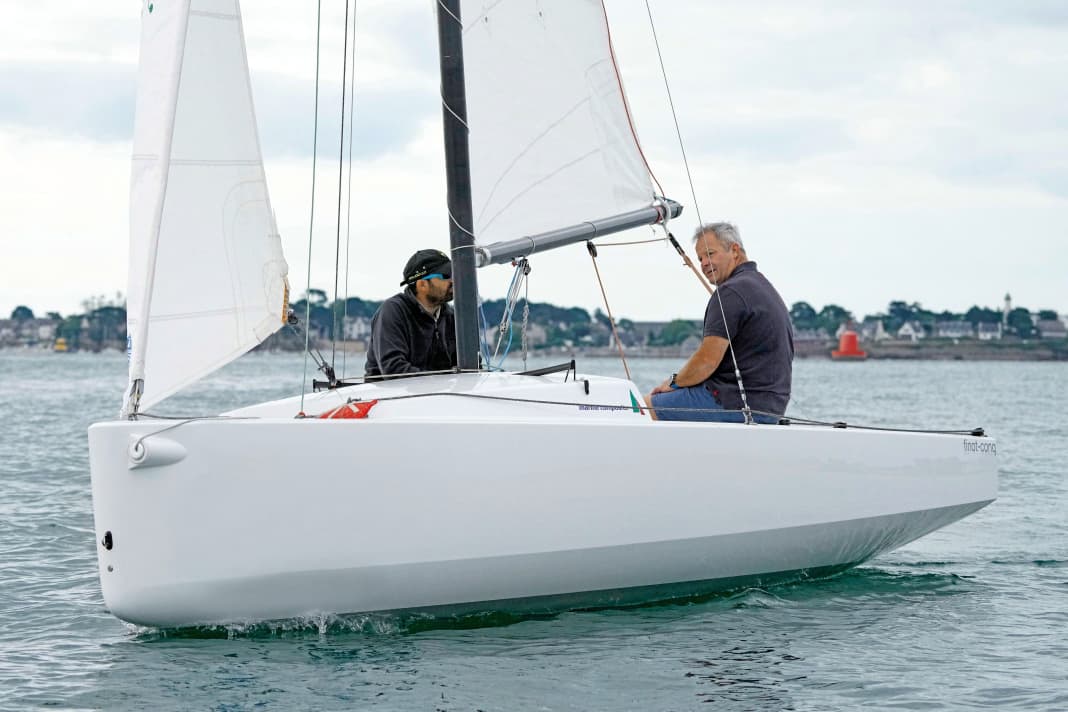 Quite a radical design idiom: the full front compensates for the volume at the rear. The strikingly wide waterline at the stern reduces the wetted surface area
