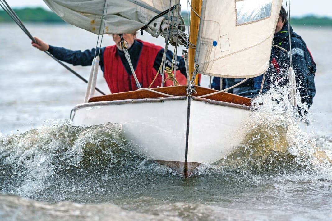 Con un'altezza di 1,70 metri, l'"onda" è la più stretta consentita dalla formula. Il frangiflutti era alto il doppio