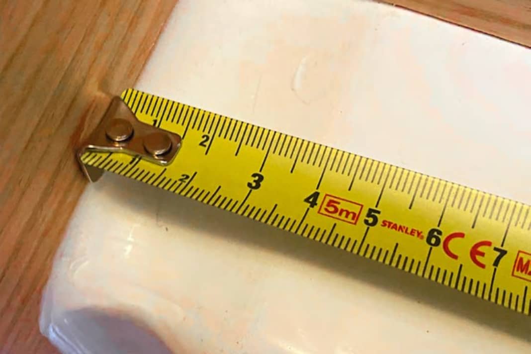 The gap dimensions are too large in some corners - or as here 40 mm wide laminated with Sikaflex