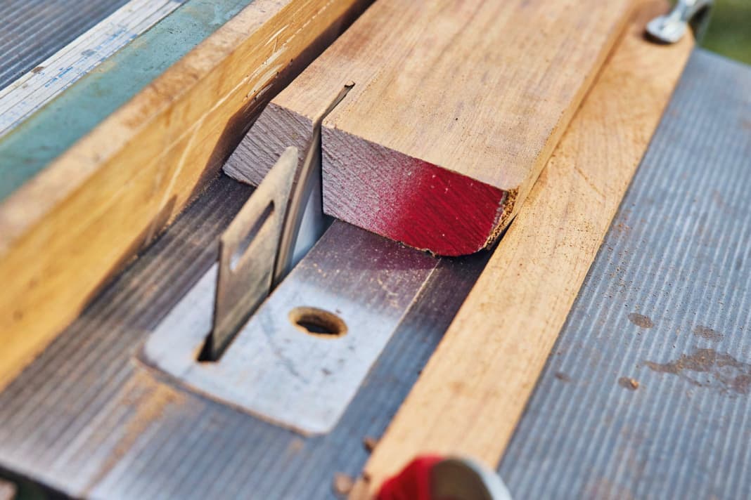 Teak ist teuer, deswegen mit Bedacht sägen