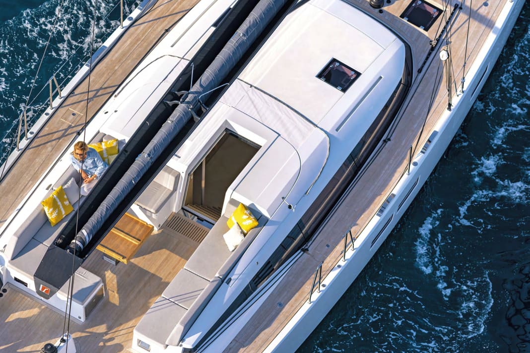 Advertising photo of an identical CNB 66, in which Hall Spars' furling boom system, with which the mainsail cloth is wound up in the boom, can be clearly recognised from above