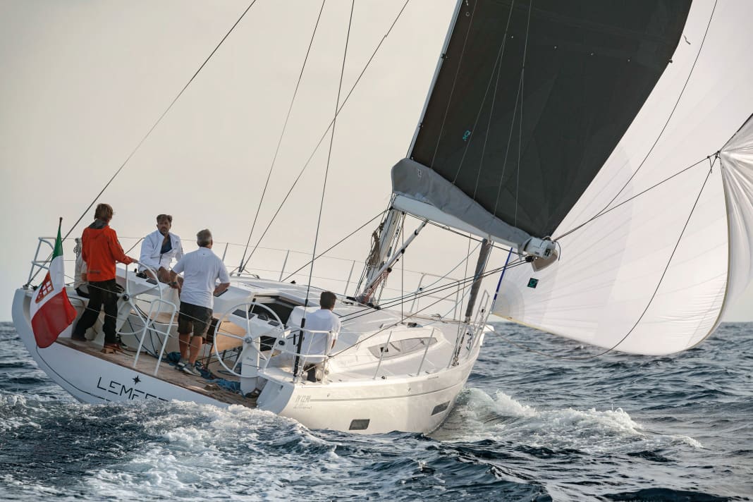 Strong in the draft: The sporty Italian is particularly well loaded with the top gennaker. The performance capacity is correspondingly high