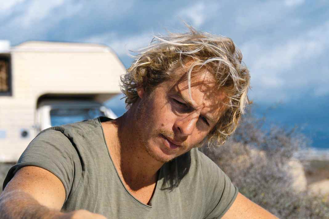 Daniel Roesner se consacre à la construction de bateaux en plus de son métier d'acteur. Dans le 28e épisode du podcast de voile de YACHT, il révèle le projet de ses rêves.