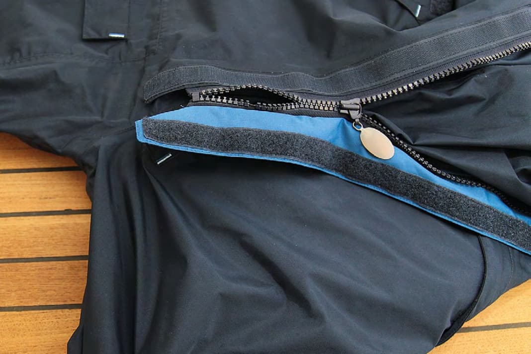 Find the fault: A tooth is missing, the zip can no longer be closed. This can be fixed provisionally