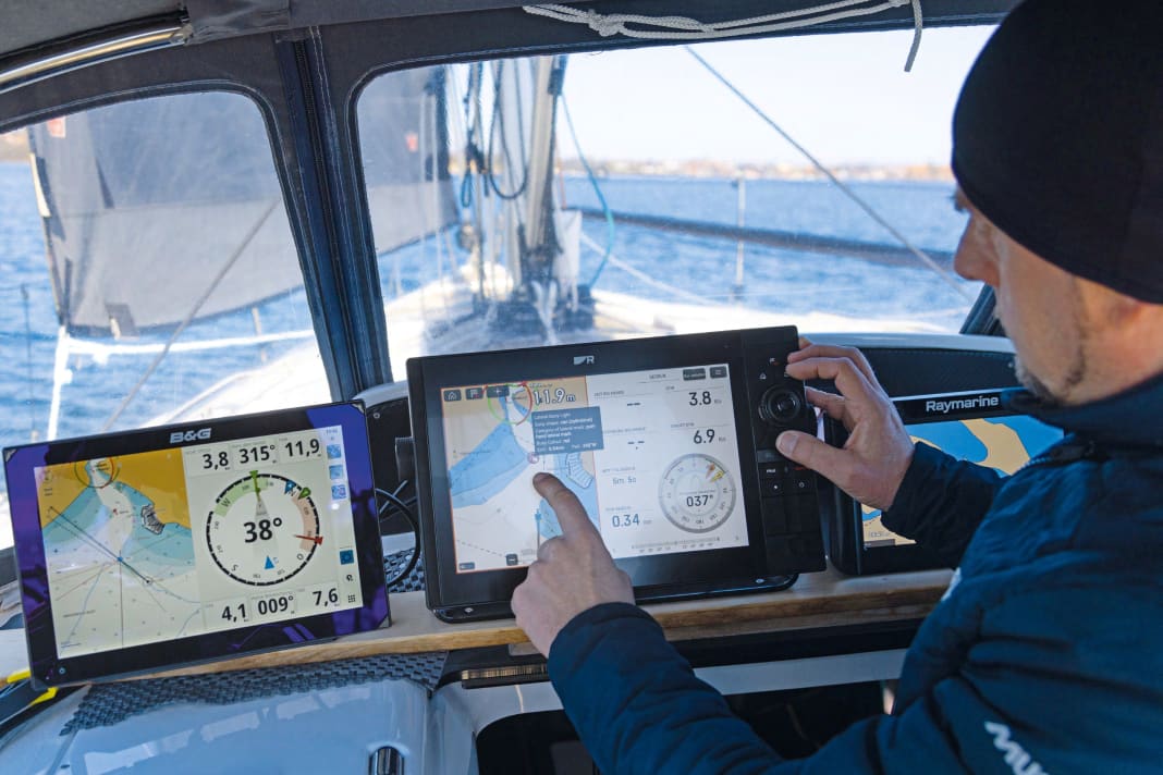 Intuitive. The operation of the latest generation of plotters is similar to that of a tablet. Online services are becoming increasingly integrated