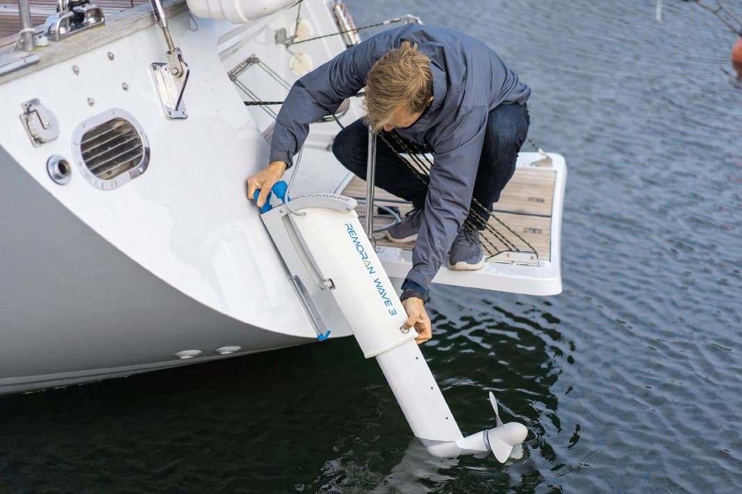Praktisch: Der neue Hydrogenerator ist zum Einrasten und Ausfahren am Spiegel