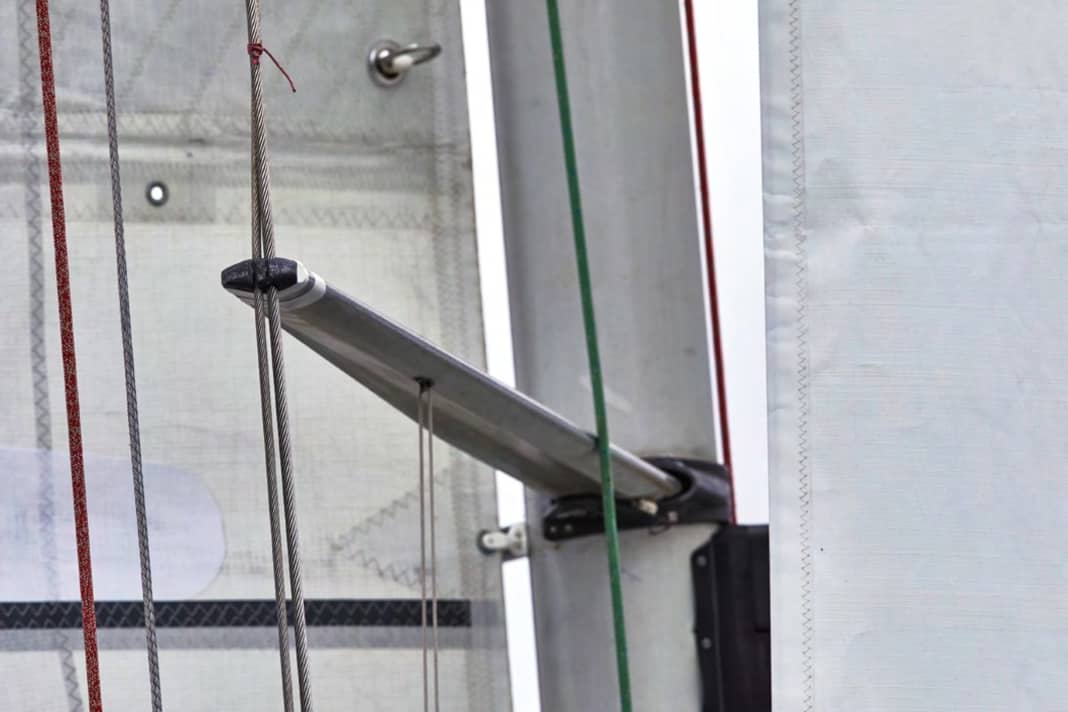 If the spreader rings are adjustable, their angle must be checked and adjusted