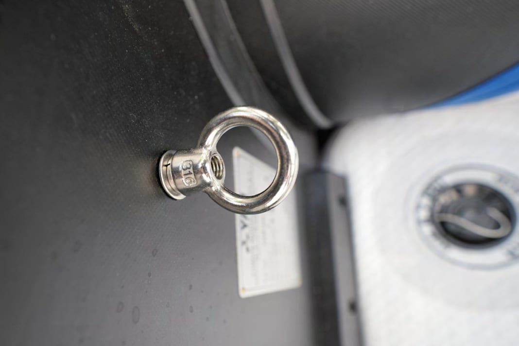 Securing: Lashings in the dinghy, here on the Yamaha 240 Air, help to secure cargo