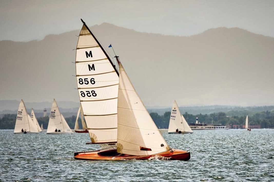 M-Jolle : le dériveur de course de 15 mètres carrés a été établi comme classe de construction en 1914. Celle-ci navigue sur l'Ammersee