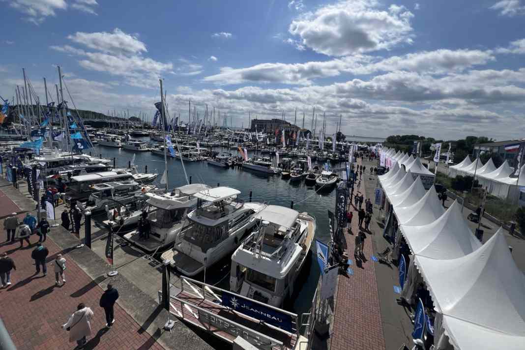From 4-metre tenders to 23-metre yachts: the entire range of current series-produced boats can be viewed in direct comparison on the jetties at Ancora Marina.