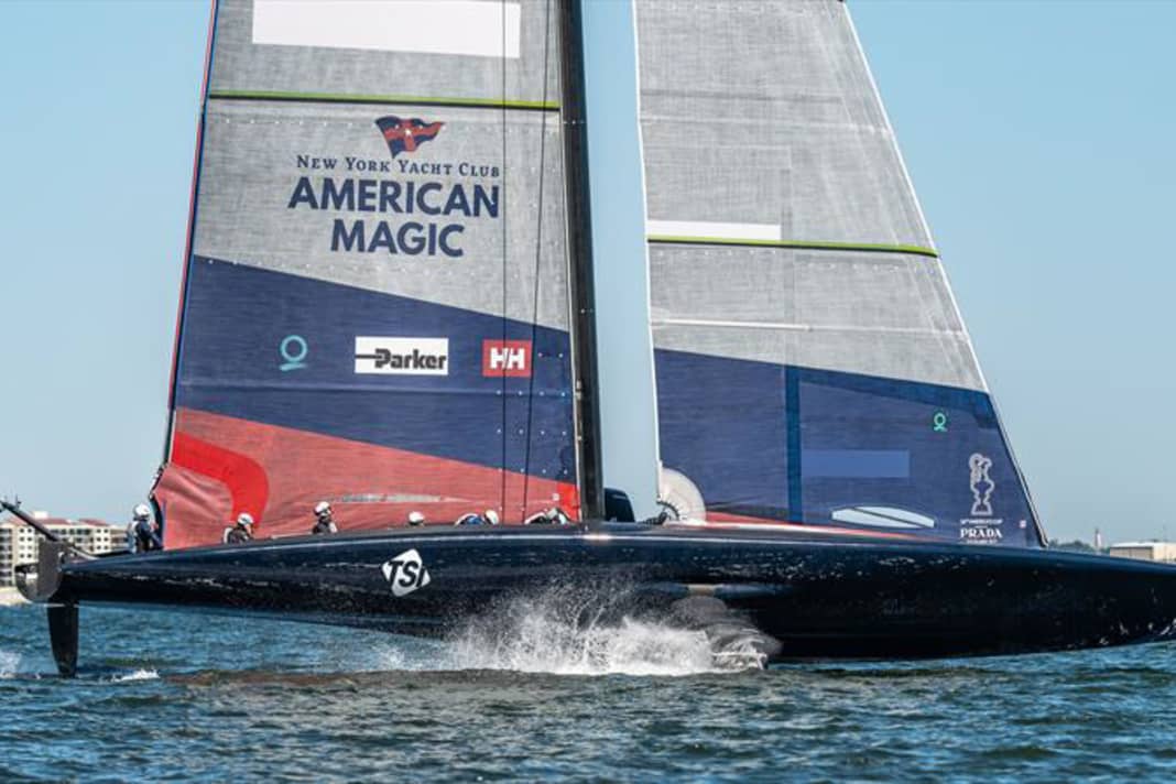 American Magic all'allenamento di ieri: i ciclisti della squadra si riconoscono facilmente dalla loro postura