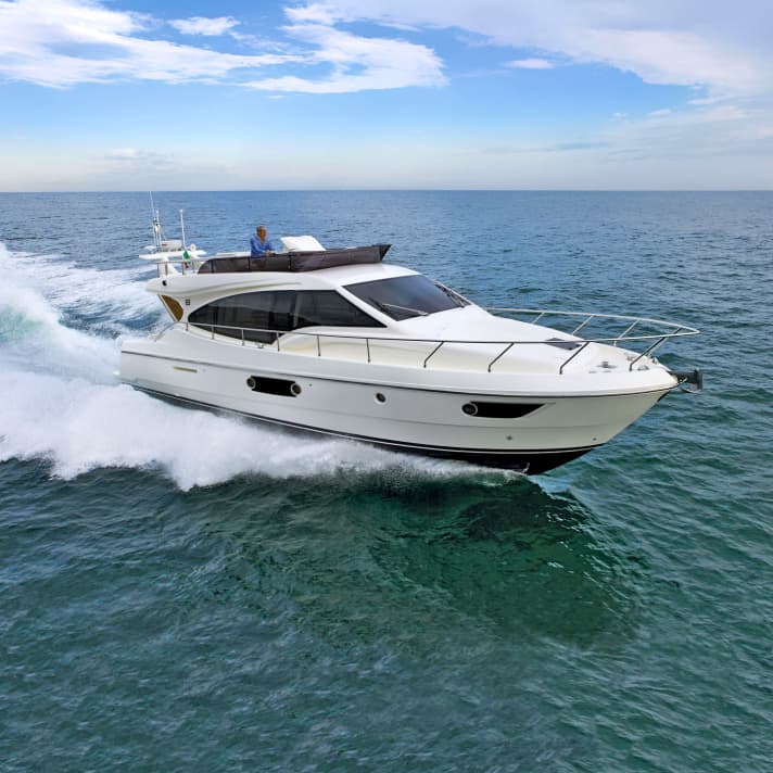 Neben den Modellen von Ferretti Yachts, hier die 500, gehören auch Pershing, Itama, Riva, Betram, CRN, Custom Line und Mochi Craft jetzt zur Shandong Weichai Group. | p.