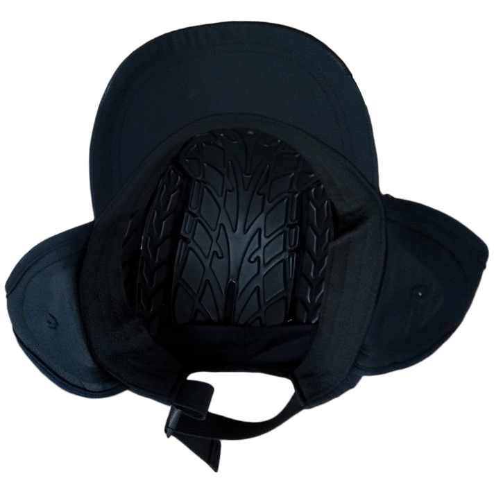 Außen Sonnenhut, innen Helm - die Impact Surf Hat soll Sonnenschutz und Schlagschutz verbinden