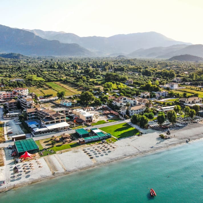 Compared to other islands in Greece, Lefkada is surprisingly green. In the picture the spot Vasiliki