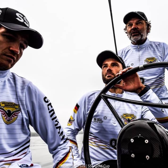 Il campione del mondo di laser Philipp Buhl al timone e l'esperto tattico di grandi barche di successo internazionale Markus Wieser come tattico in azione
