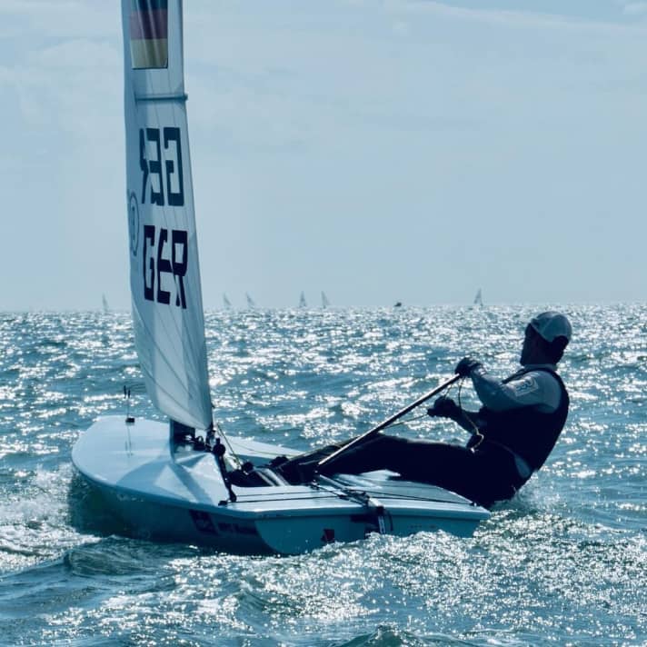   Philipp Buhl s'entraîne pour la régate de Coupe du monde au large de Miami. Le deuxième au classement mondial et troisième aux championnats du monde, âgé de 29 ans, veut également se battre pour une médaille sur le plan d'eau américain.