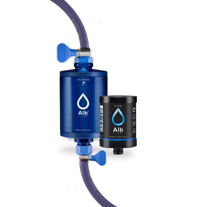 The travel version of the <a href="http://amzn.to/32VGA7m" target="_blank" rel="noopener noreferrer nofollow">Alb water filter</a> * has hose nozzles and is permanently installed in the drinking water system