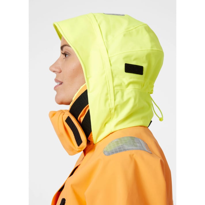   Für eine bessere Sicht ist die Kapuze  seitlich ausgeschnitten