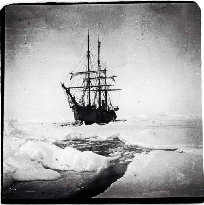 At the end of the southern summer, the ice opens up unexpectedly, clearing the way for the "Belgica" and its desperate crew