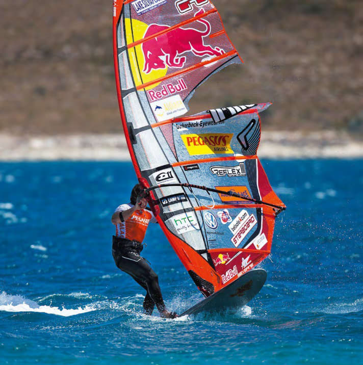 The mono film suffers from the influence of UV and creases. Cracks can occur.