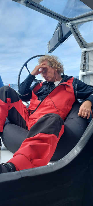   Un peu de calme après la tempête pour le co-skipper Frank Sturm