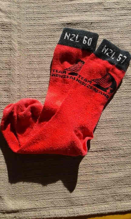   Les chaussettes porte-bonheur des kiwis d'autrefois - en Nouvelle-Zélande, on porte à nouveau des chaussettes rouges actuellement