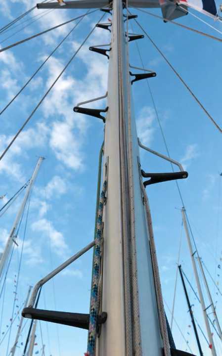 Equipment: Mast steps - fixed aluminium mast steps cost around 80 euros each, folding ones half the price. You can also build your own. Two steps at the same height are ideal for working on the top