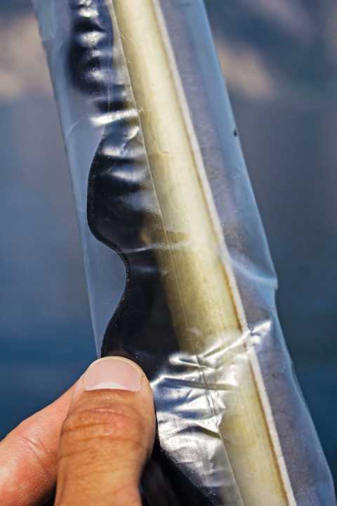 After about an hour, the coating is already detached from the spar in the hose.