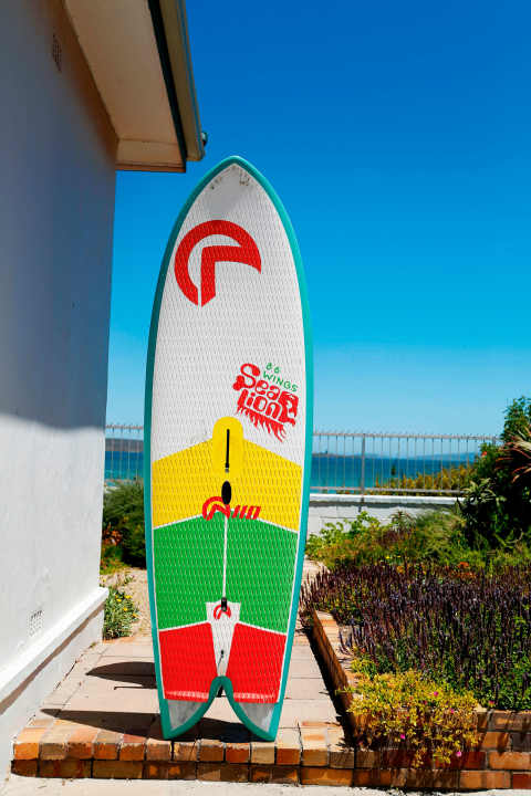   AHD Sealion Wings: Overall, the foil with the solid unit of "mast" and "leverage" (vertical and horizontal part) - except for the delicate winglets at the wing tips - looks very solid.