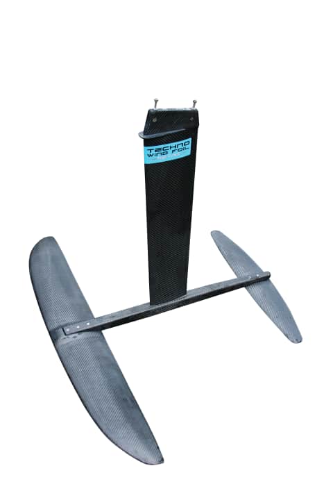 Das Magic Carpet Foil ist aus Vollcarbon. Mast und Fuselage (Längsträger) sind fest miteinander verbunden, was das Packmaß etwas vergrößert