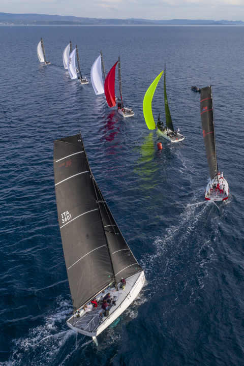 Eng geht es im Feld der anspruchsvoll zu segelnden Racer immer zu